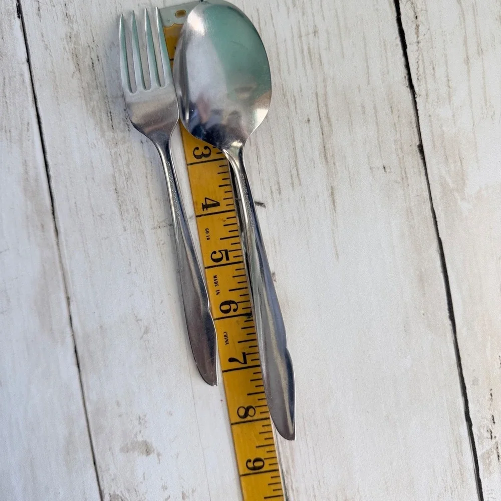 Oneida Flatware Set of 12 Piece Silver Stainless‎ Steel MCM Swirl Leaf Pattern